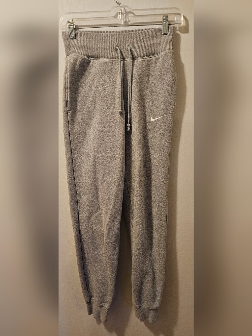 Nike Women's Gray Fleece Jogger Pants Size XS Drawstring Pockets‎ Tapered Leg
